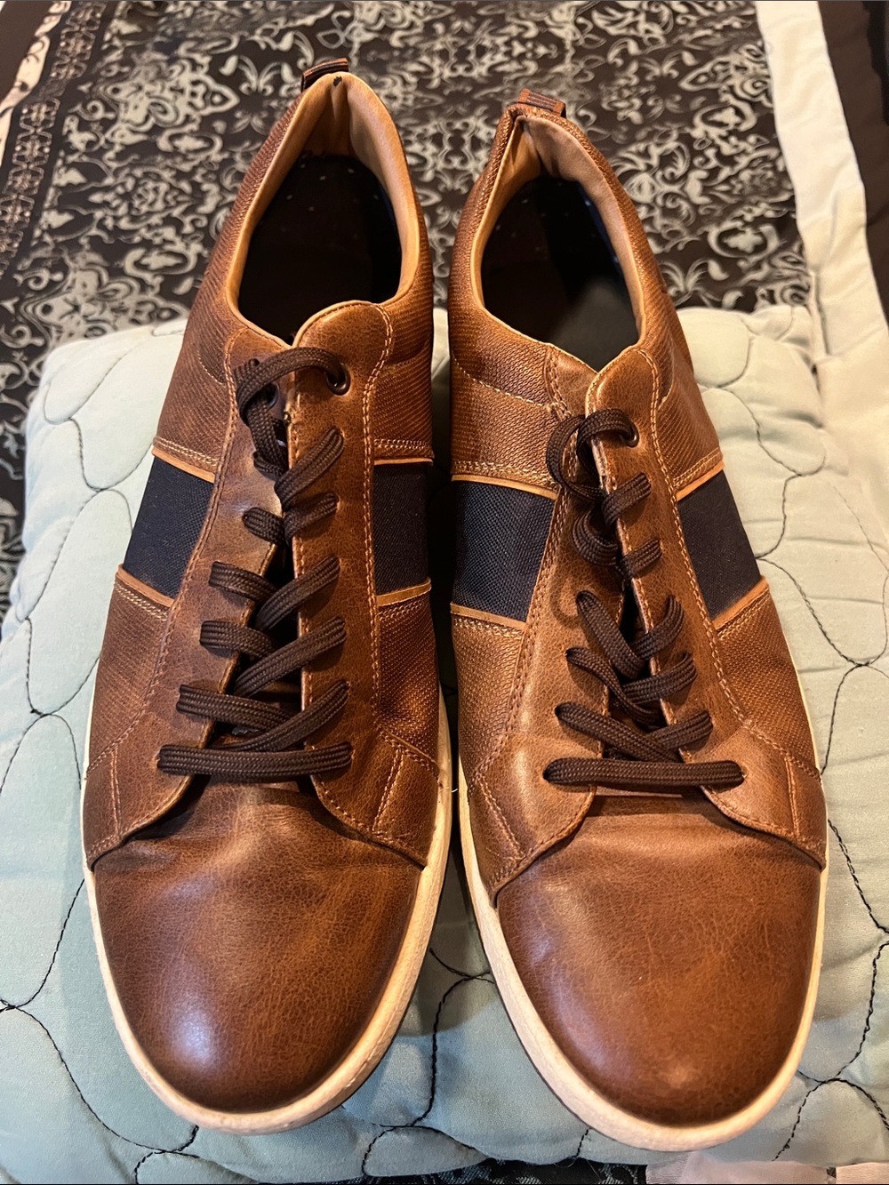 Rye Brown and Black Casual Lace-Up Sneakers